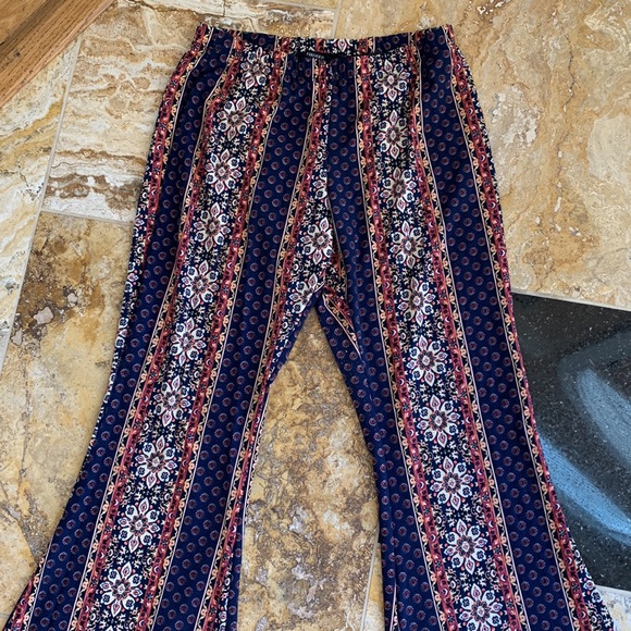 Forever 21 vertical stripe stretchy pull on flare leggings - Picture 2 of 9